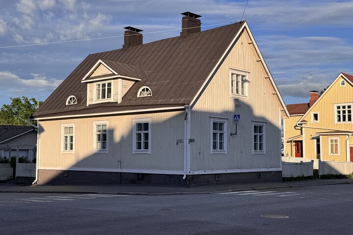 1781719914288-6214.jpg